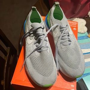 New in box Men Nike Epic React Flyknit wolf grey/lime blast size 11